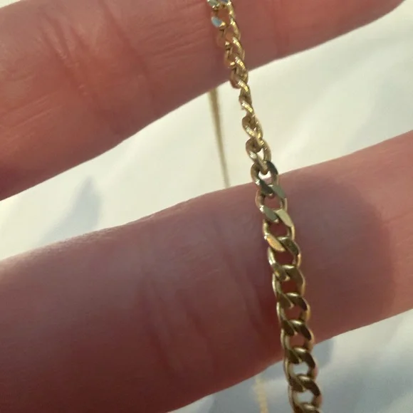 Mejuri 18k Gold Vermeil Curb Chain - Picture 4 of 6
